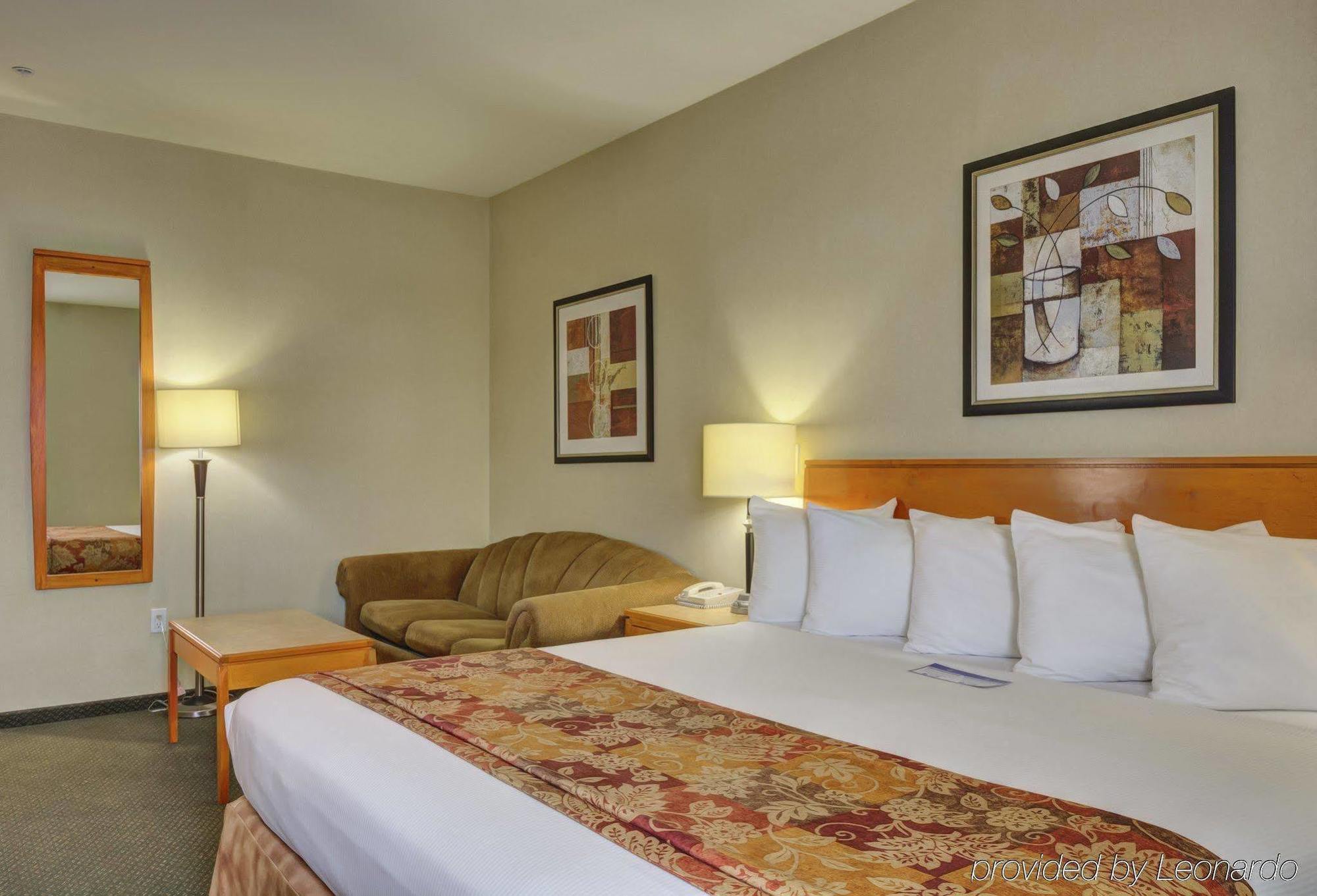 Western Peace Arch Hotel 3*
